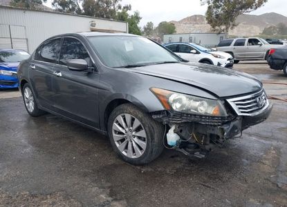 Informe del vehículo para VIN 1HGCP2F34AA107345 - Imagen 1